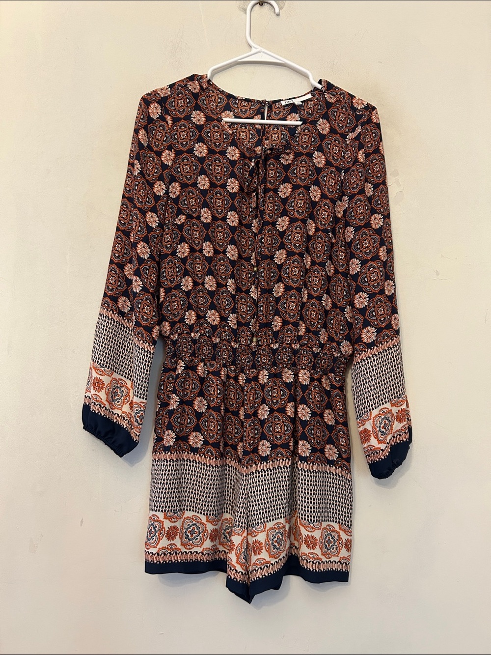 DR2 Women's Navy and Rust Printed Long-Sleeve Romper Size S EUC